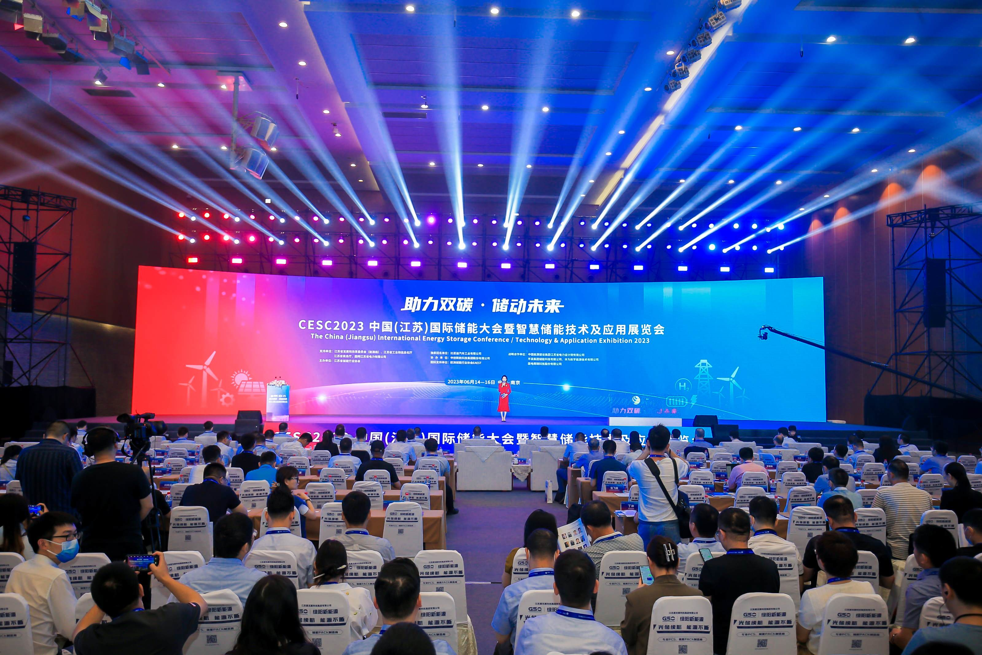 杭州企业活动为什么不能让同事随手拍？专业跟拍的3个价值