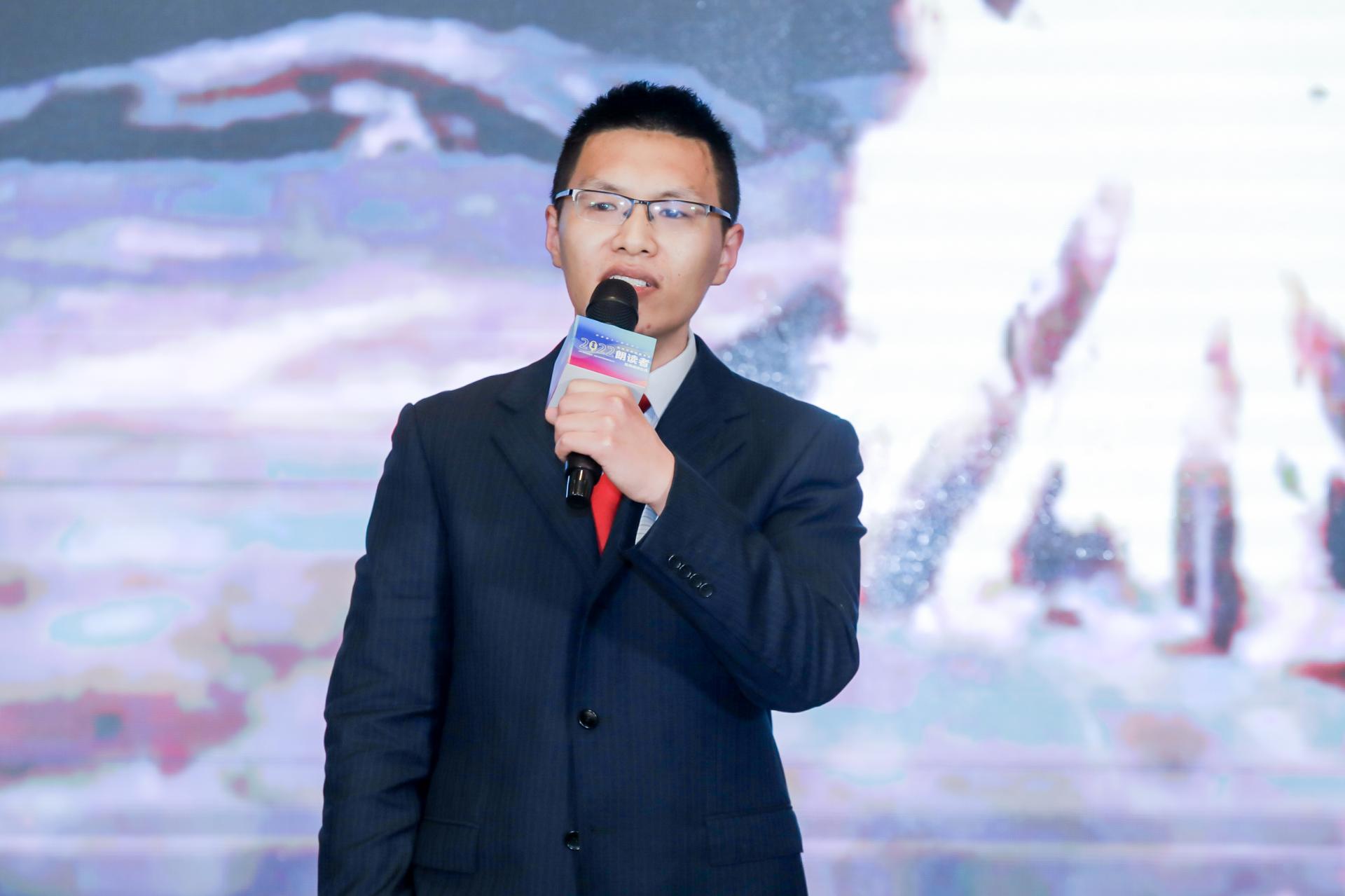 自己拍VS请团队，会议摄影成本大揭秘