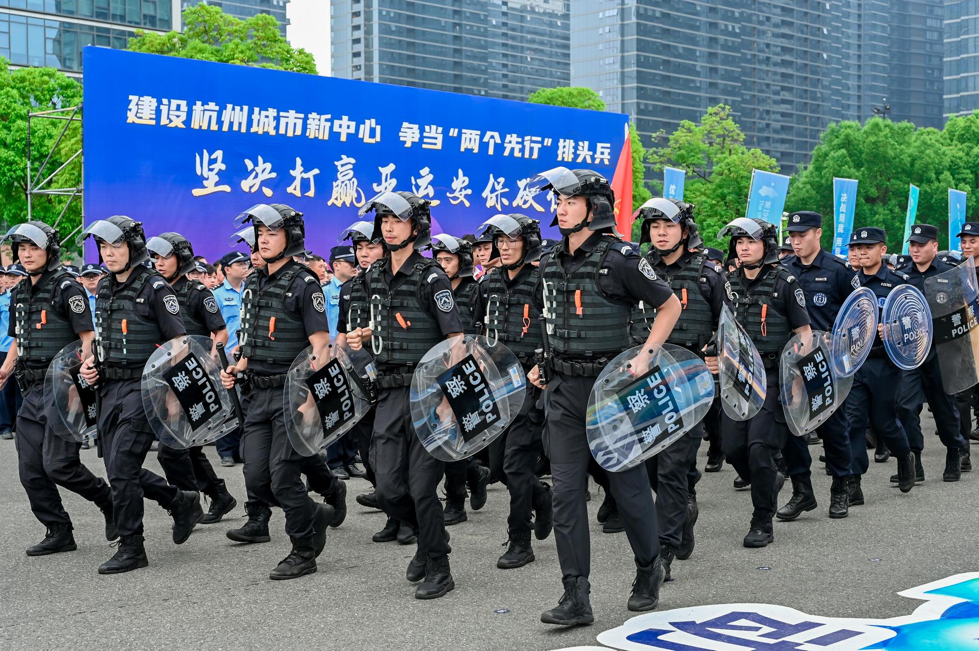 杭州会议摄影-余杭区平安护航亚运百日攻坚“大行动”暨夏季治安“大巡防”启动仪式|图片直播-现场照片-3