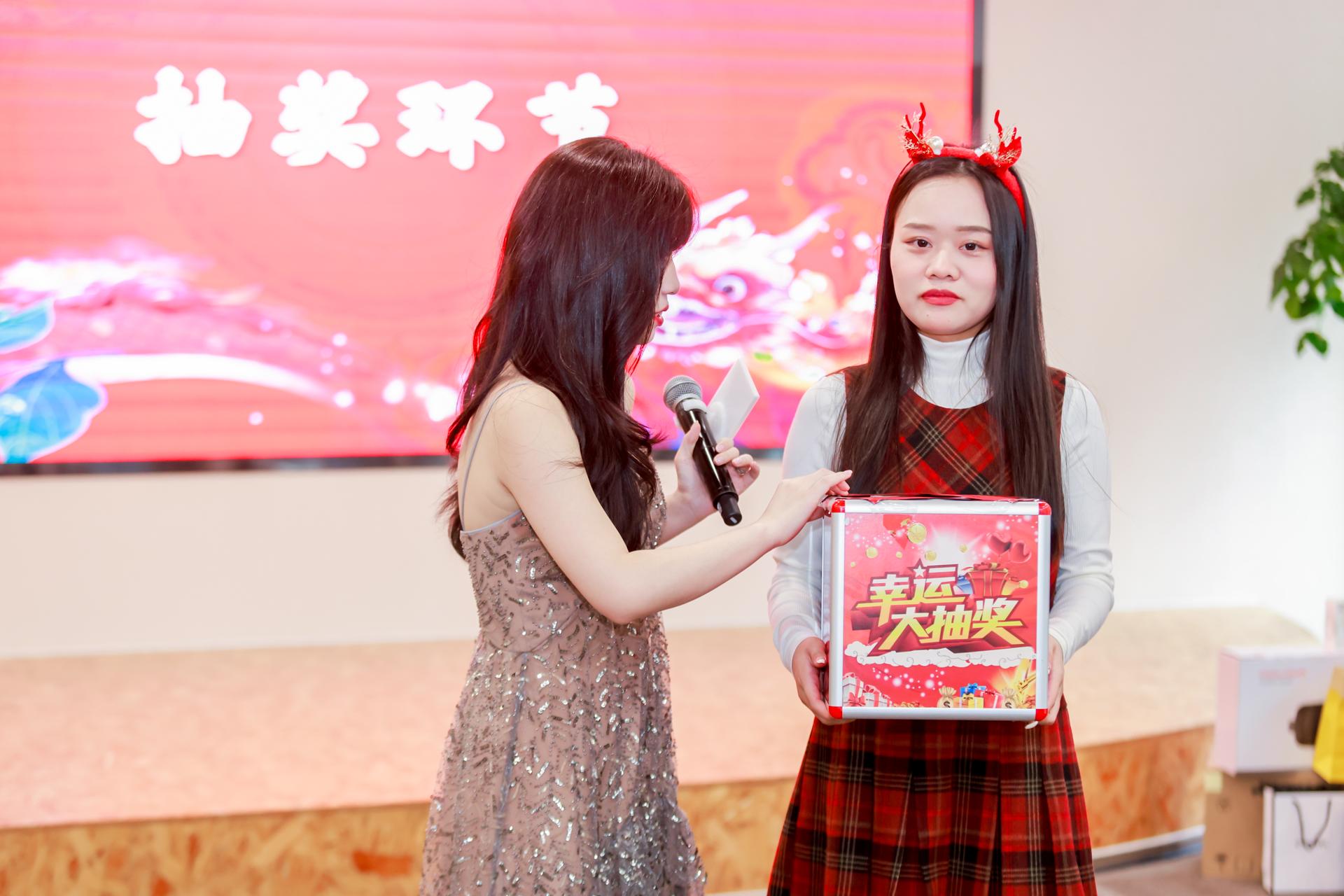 杭州会议摄影-“龙腾虎跃  前途万里”2024新春联欢歌王争霸赛【图片直播】-现场照片-7