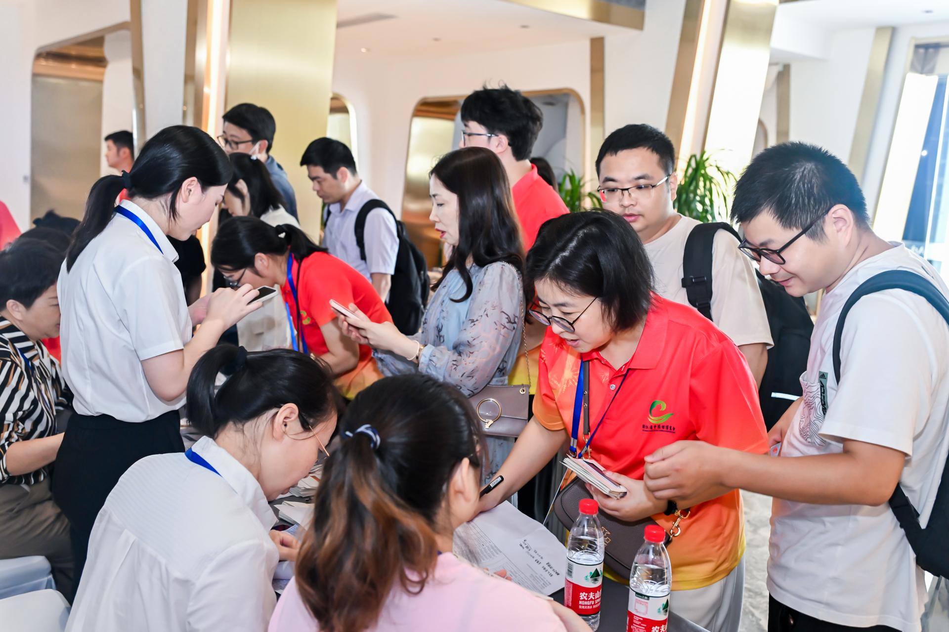 杭州会议摄影-2024年浙江省‘千方百剂’医疗机构制剂成果转化研讨会暨中药创新与成果转化培训班【图片直播】-现场照片-12