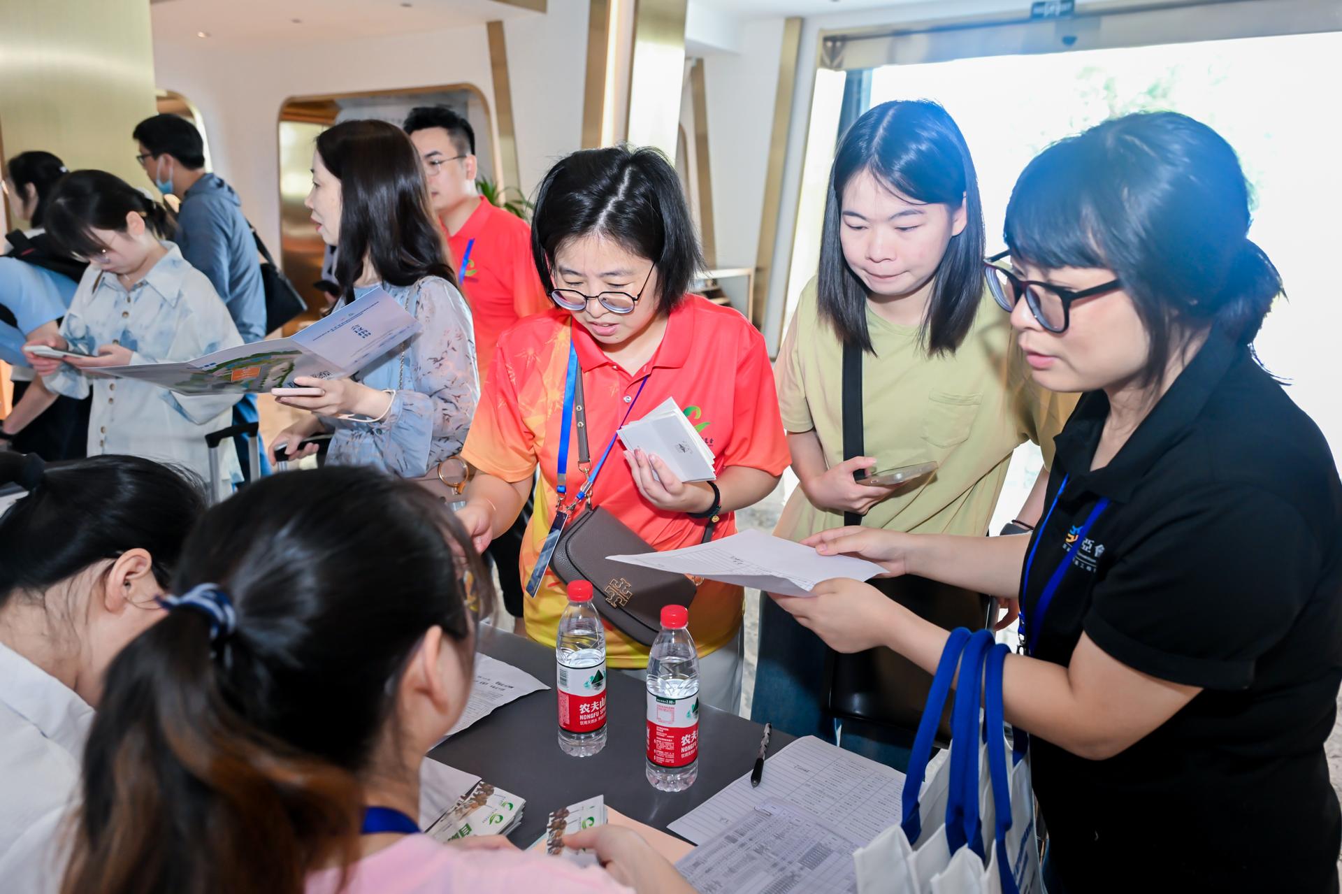 杭州会议摄影-2024年浙江省‘千方百剂’医疗机构制剂成果转化研讨会暨中药创新与成果转化培训班【图片直播】-现场照片-15